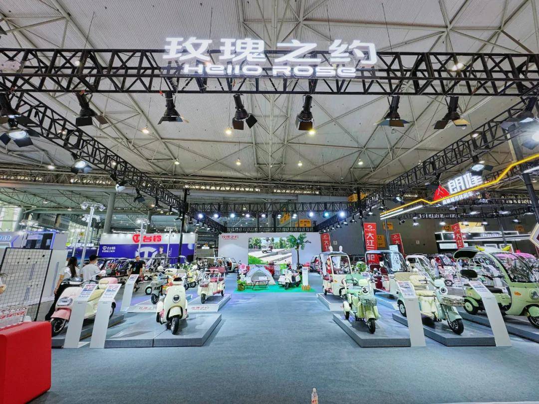 玫瑰之约电动车闪耀成都展!