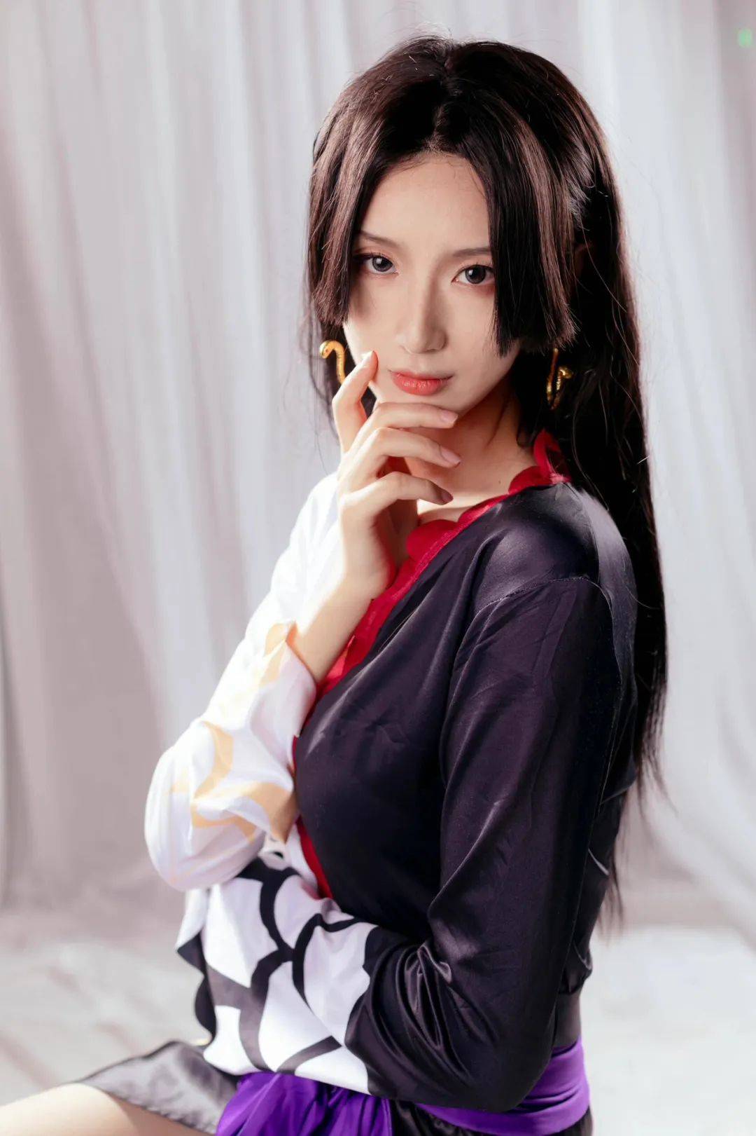 海贼王女帝cos身材瘦而修长真的太绝了
