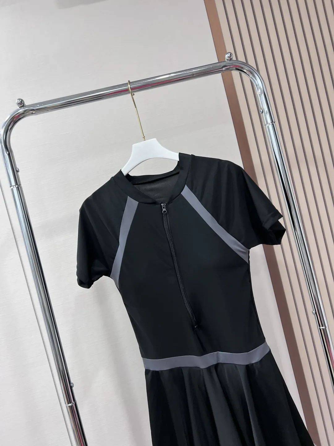 【自带胸垫连体泳衣】29.9元!面料舒适有弹力,自带胸垫安全裤!