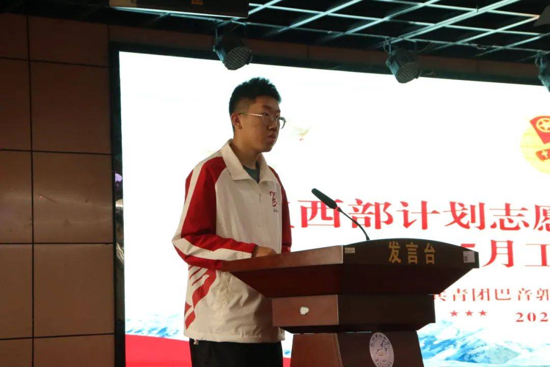 志愿者魏龙敏和大家分享了她的志愿服务心得:新疆是一个辽阔壮美的