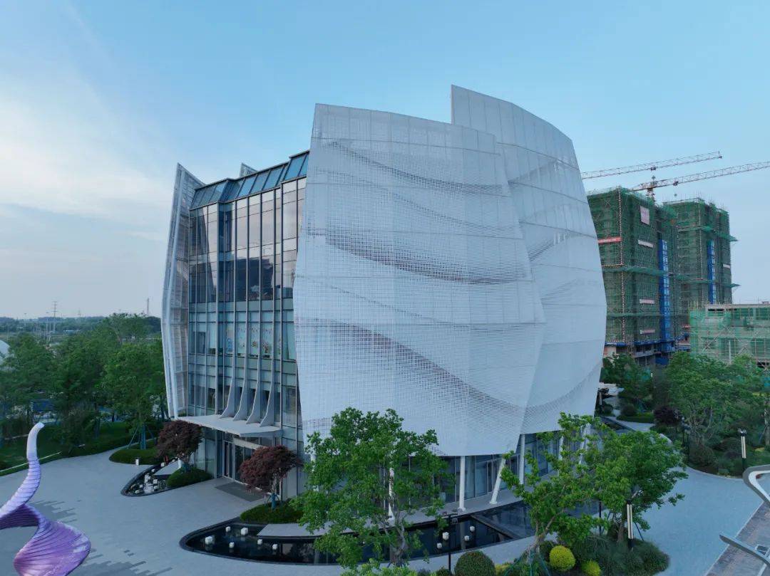 中能建珑湾府项目实景图该项目的开发不仅为大龙湾