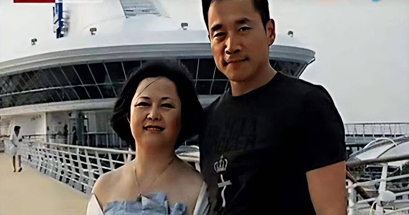 丁海峰的老婆唐歌图片