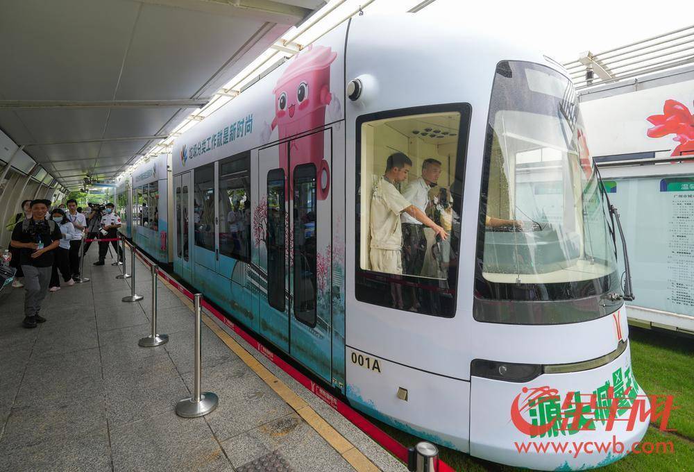 而广州塔旁的广州海珠有轨电车,则开设了一辆垃圾分类主题列车,无论是