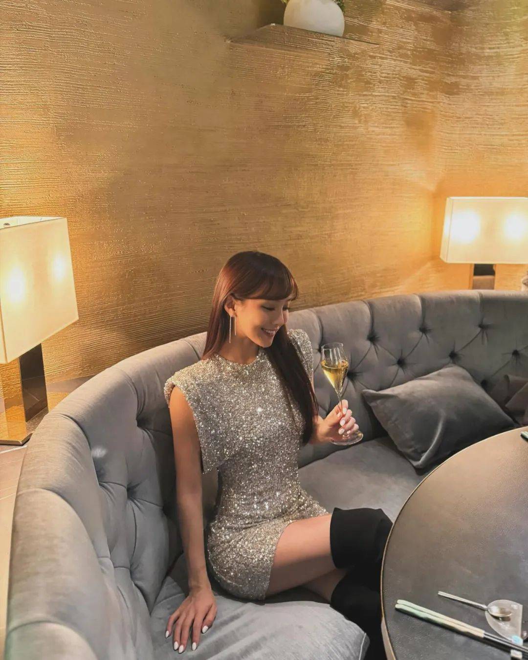 今年5月13日,陈静与佘诗曼,林峯领衔主演的豪门悬疑争产大剧《家族