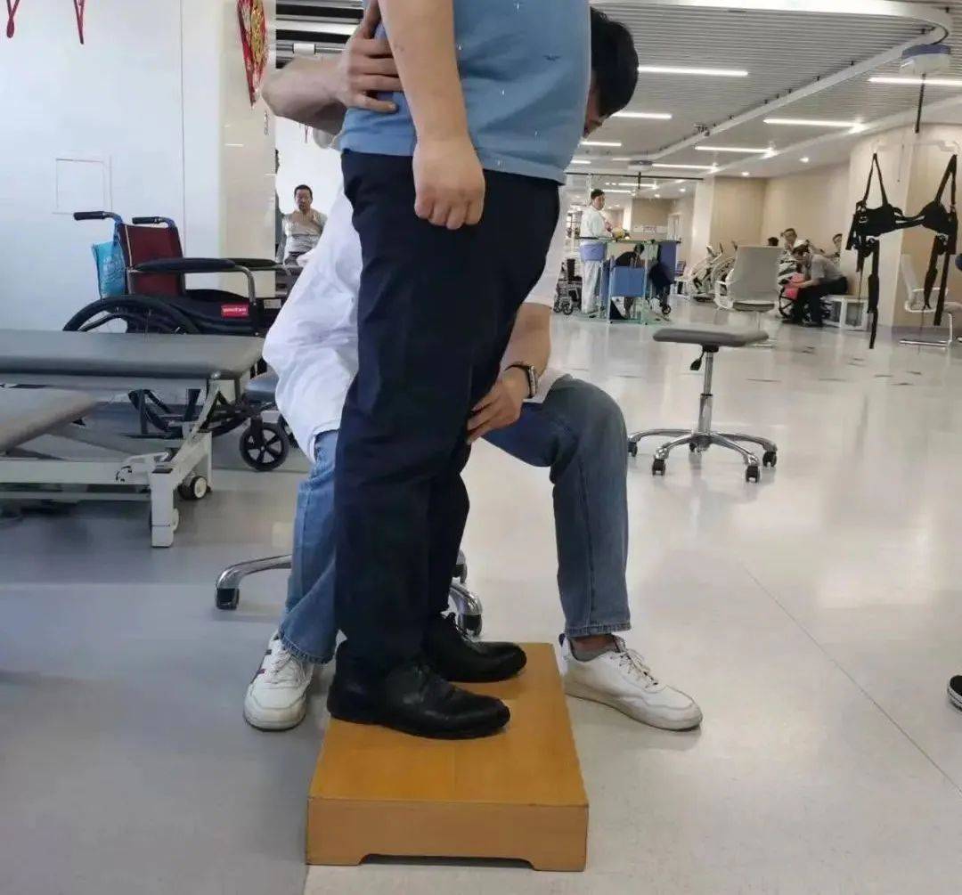 【健康科普】偏瘫患者划圈步态之膝关节功能训练