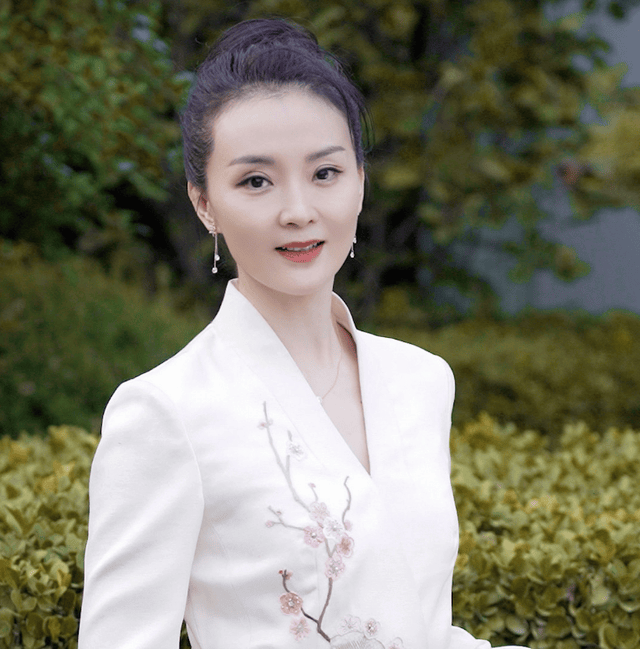 "晴格格"王艳惨状被揭露:15亿豪宅没了,贵妇人设坍塌了?