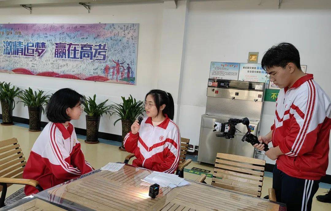 研究性学习成果展示 /校园采访学生志愿者:家长开放日,敬老院活动4