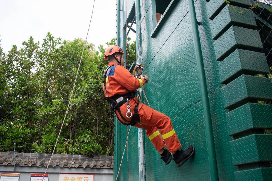 苦练"绳"功,保护"绳"命丨墟沟消防救援站扎实开展绳索救援专项训练