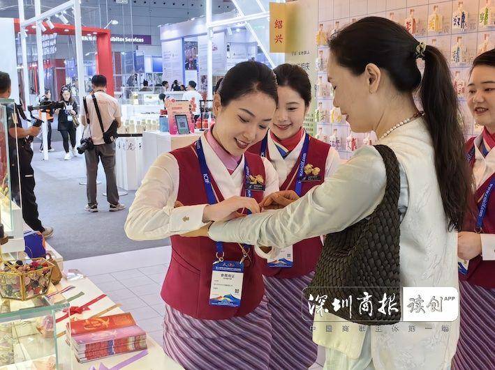 南方航空"丝带花语"亮相第二十届文博会