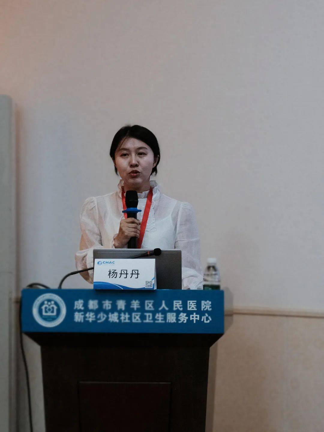 分享会上,湖北省基层卫生协会副会长郭晓玲,中国社区卫生协会中心主任