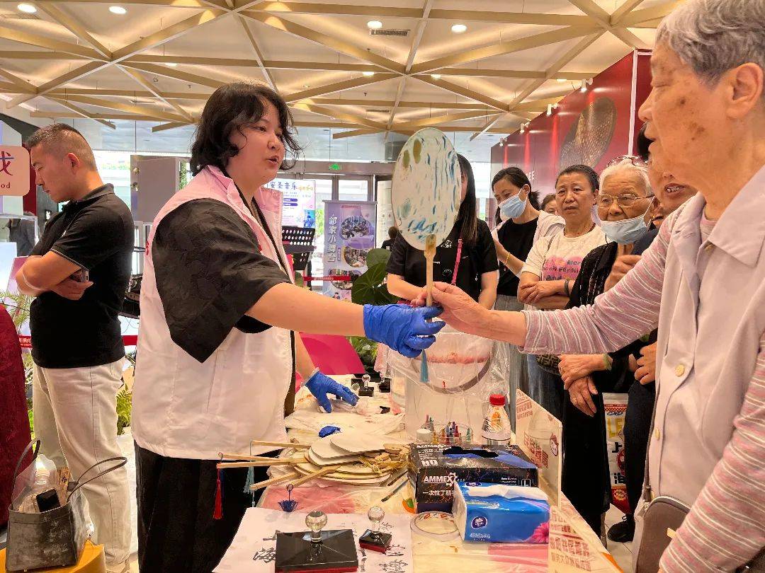 甜蜜善心"小集市",汇聚爱心"大能量"