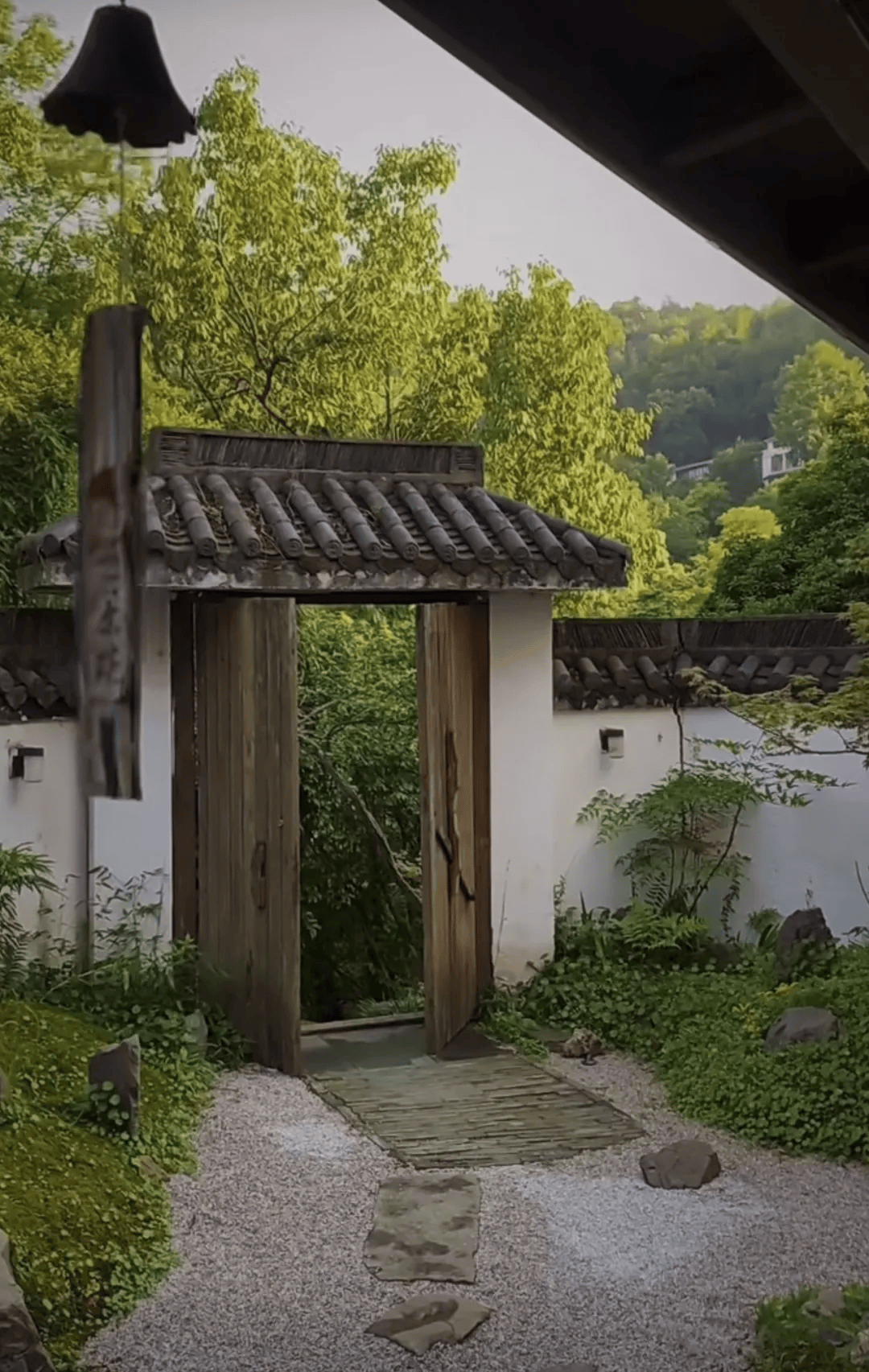 造一处庭院,煮茶听雨,赏石闻香