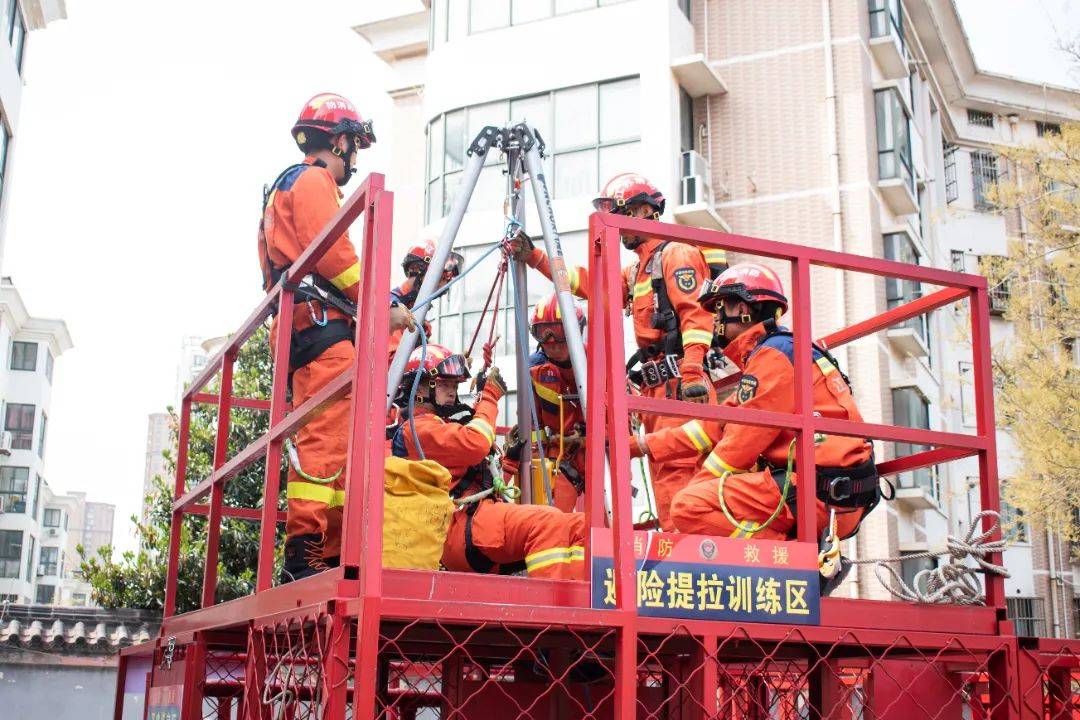 苦练"绳"功,保护"绳"命丨墟沟消防救援站扎实开展绳索救援专项训练