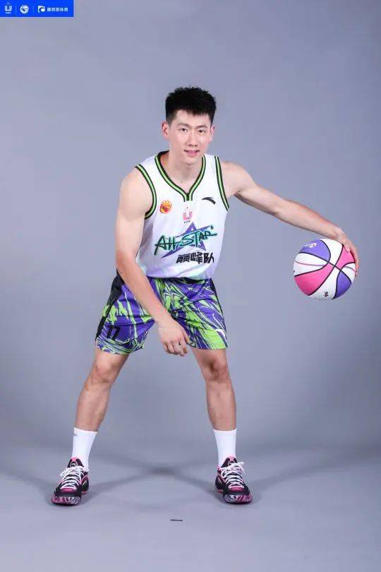 从一个没有基础的篮球"门外汉",成长为重庆文理学院队长,cubal明星