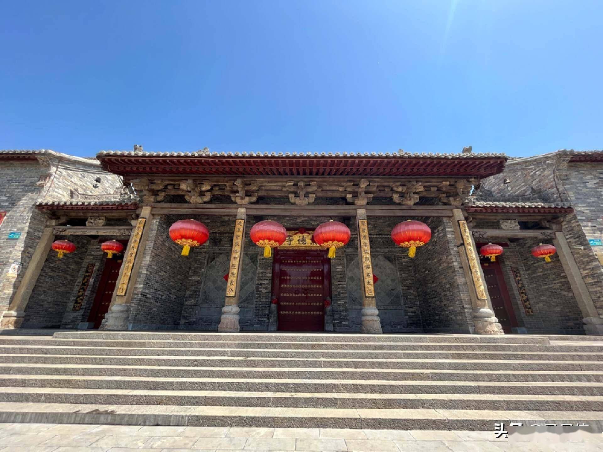 从市区可以乘坐公交直达高都古镇,但间隔时间过长,一定要掐好时间.