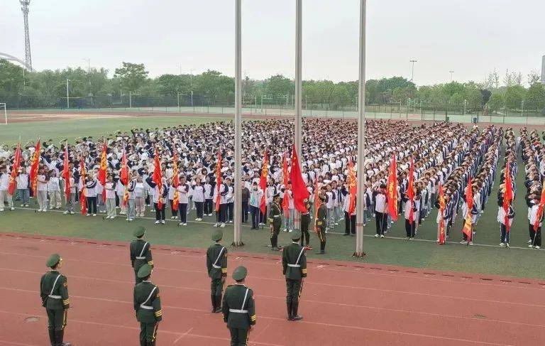 灵璧县第六中学于5月20日上午举行"青春韶华心向党 挺膺担当迎未来"为