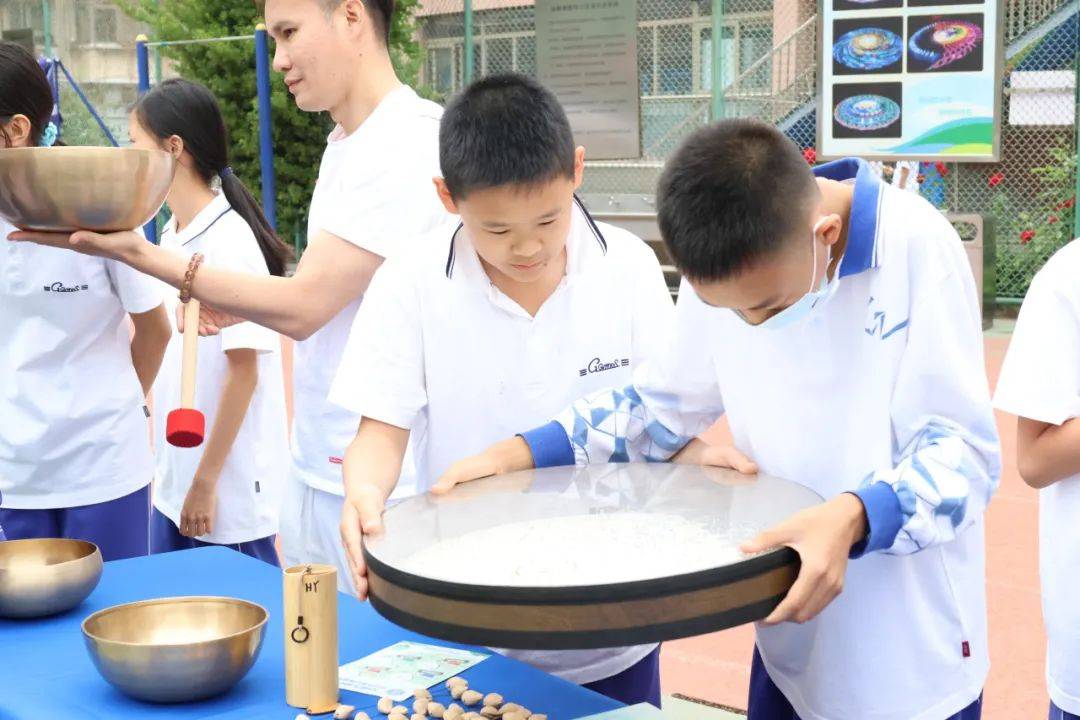 "首届表达性艺术大会暨第二届校园舒压艺术季"在北京市广渠门中学举行