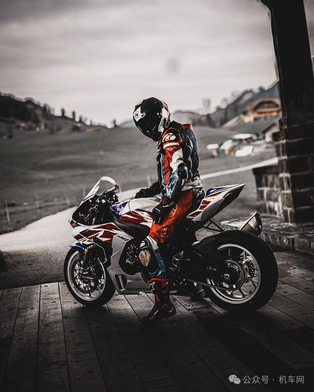 但玩摩托车你可以大胆花心,拥有多辆车或者频繁换车都是走向老司机的