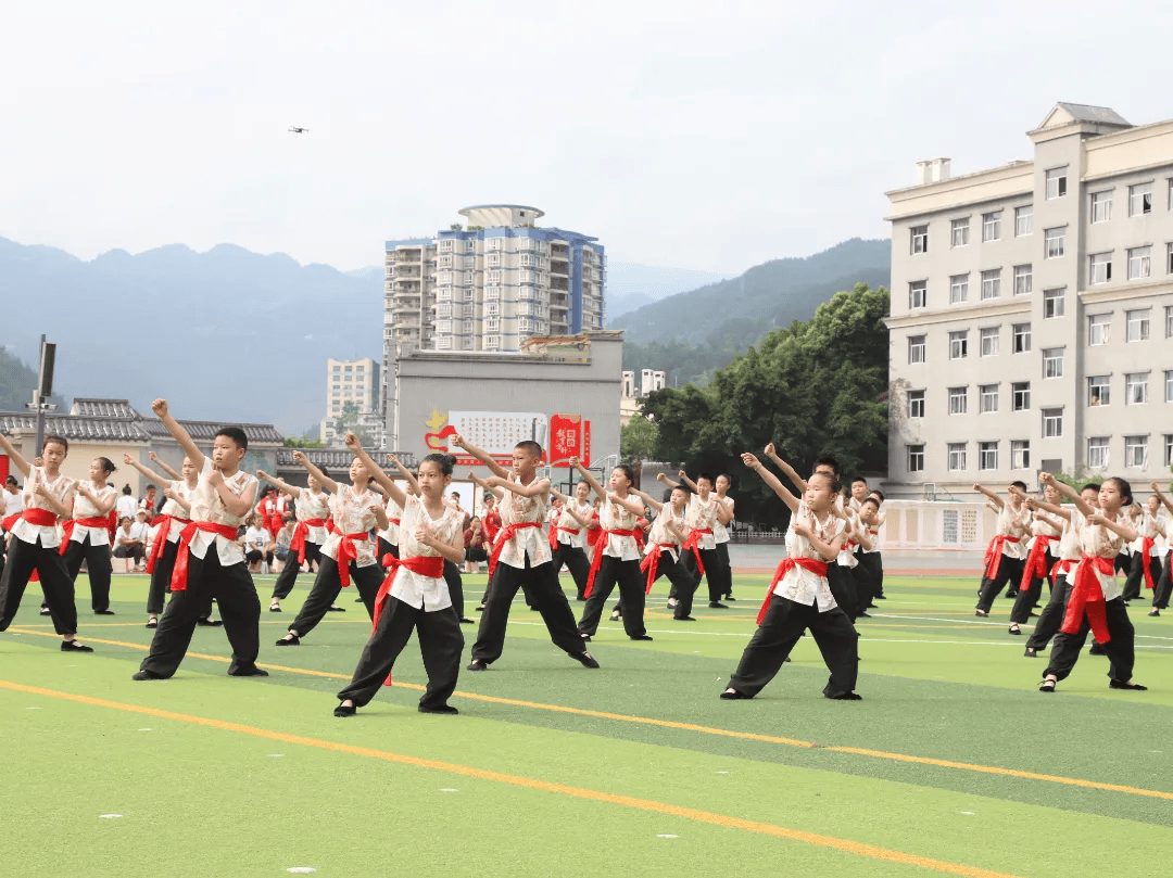 我区开展庆祝2024年"六一"儿童节暨"双减"背景下中小学特色大课间展示