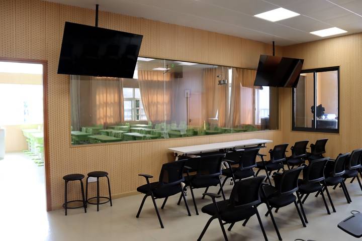 "录播室的使用,使本校教师有了一个更好的平台提升上课能力,同时与