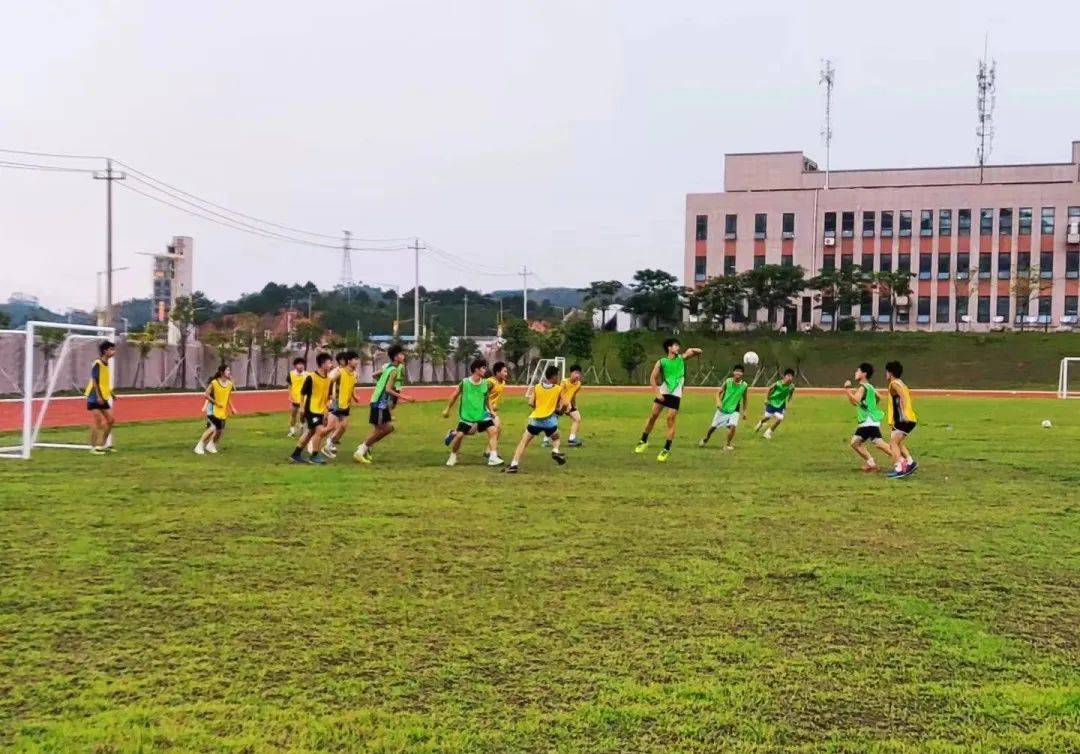 足球_岑溪市_校园