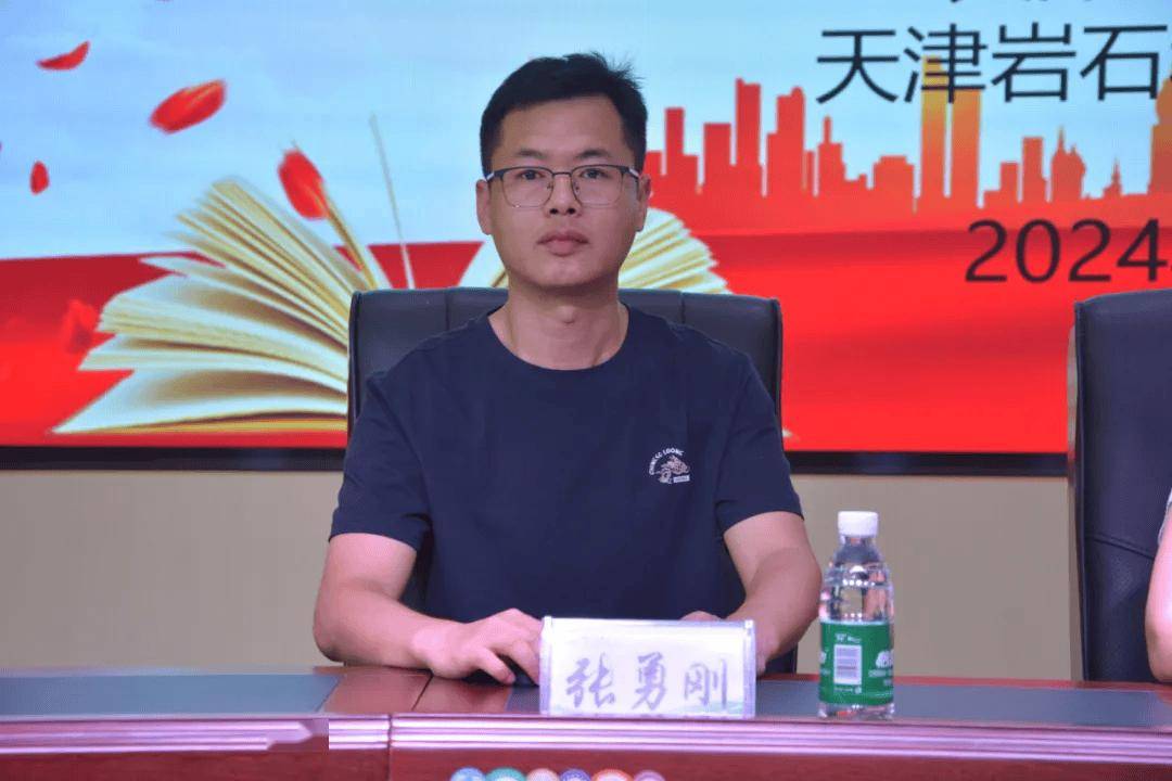 随后,天津市江西商会代表和天津岩石科技有限公司代表分别发表了讲话.