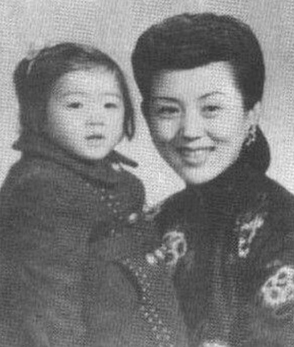 18位自杀的中国明星,最大的52岁,最小的22岁,每一位都让人心痛_冯喆