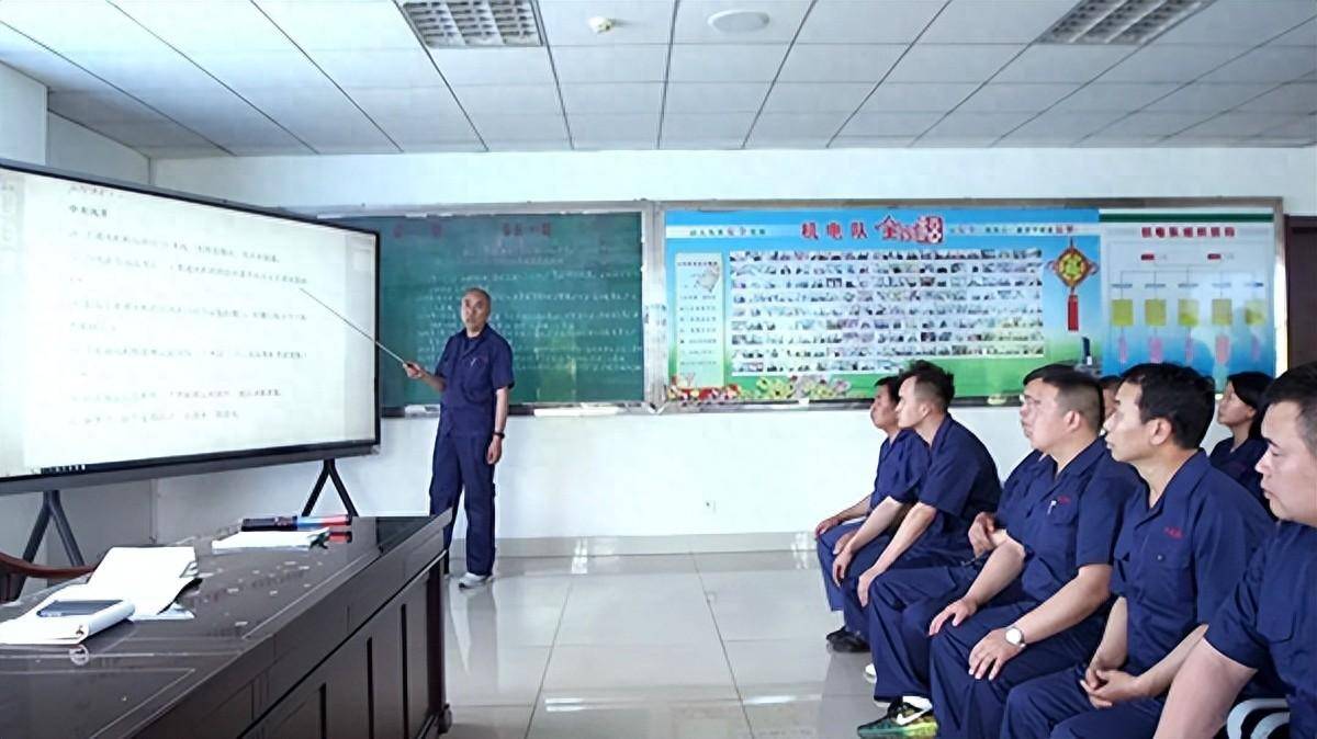 做实法治宣传,依法依规治企该矿精准掌握《煤矿安全生产条例》核心