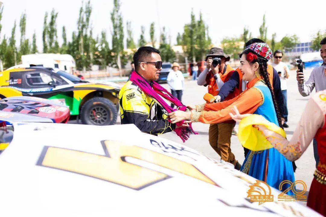 高速赛段暗藏"杀机" ss7车手纵情和田河