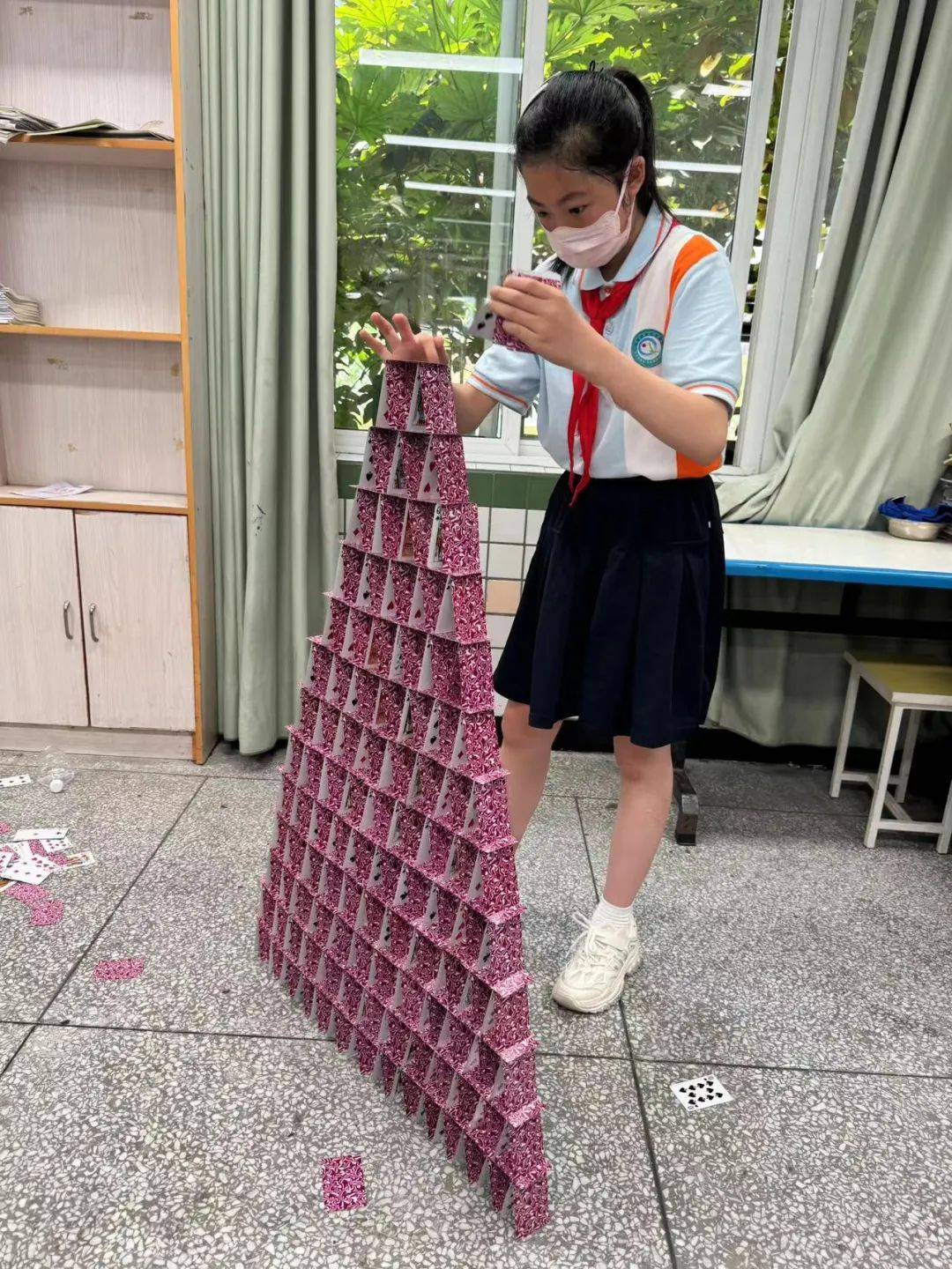 此外,魔力运水,叠纸牌塔,剪最长的纸,回形针水上漂,穿越星球等项目也