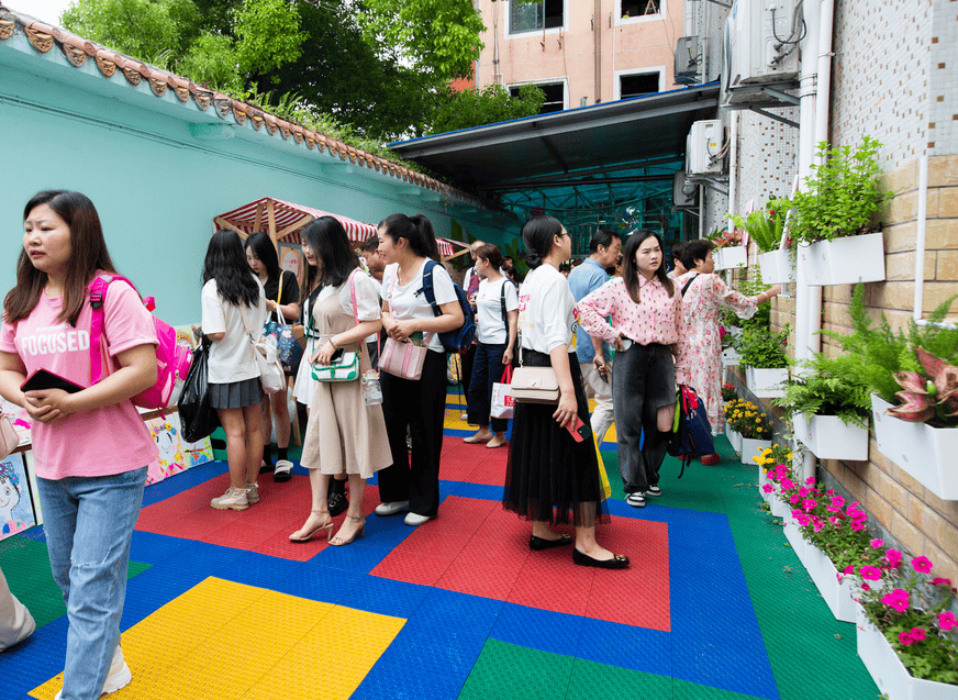 宜昌市粮食幼儿园举行了庆"六一"暨大班毕业典礼活动