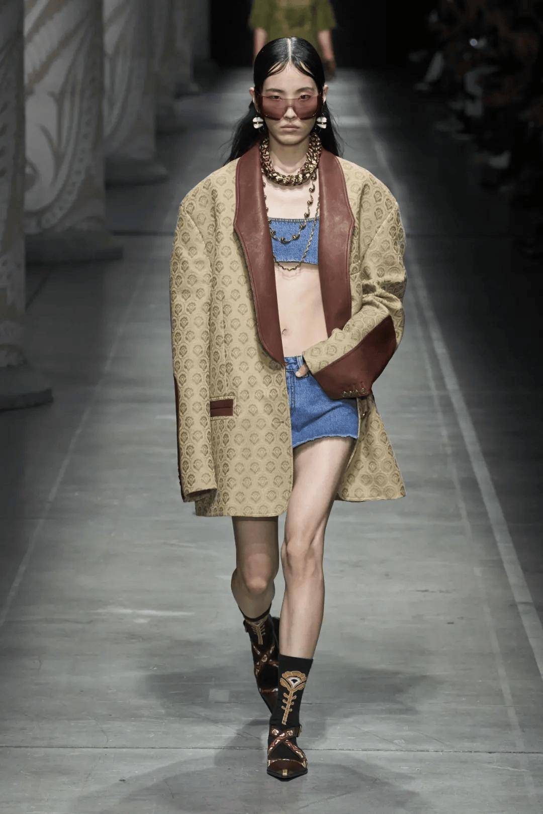 今年秋冬冷白皮星人的专宠"浮力":原力蓝