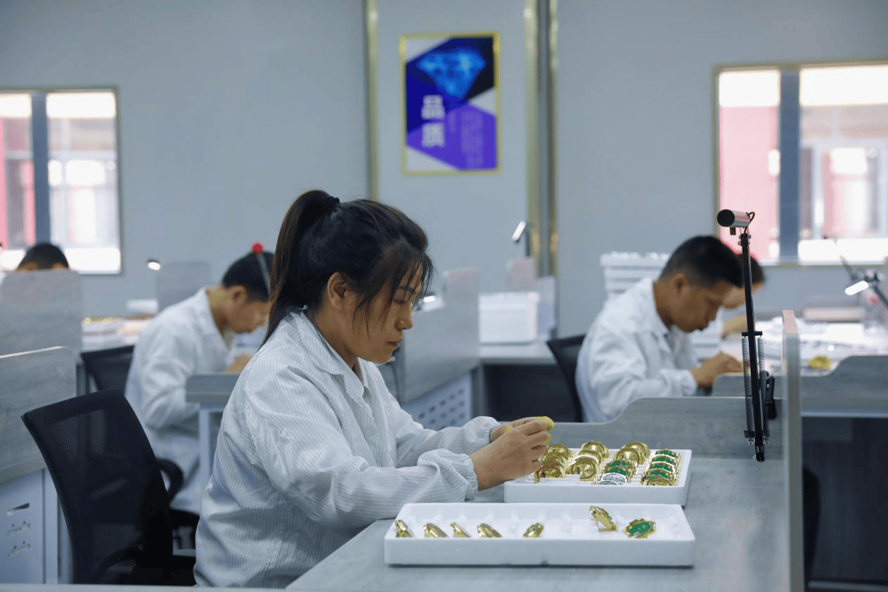 打造世界级钟表产业集群 湖南衡阳县13家钟表企业集中