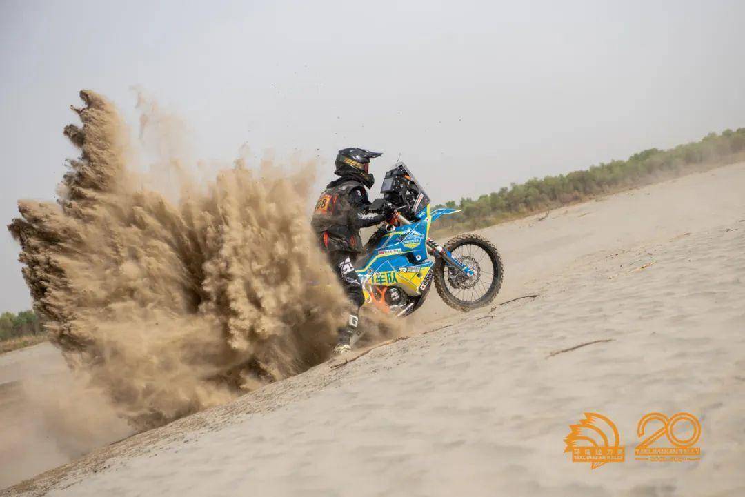 高速赛段暗藏"杀机" ss7车手纵情和田河