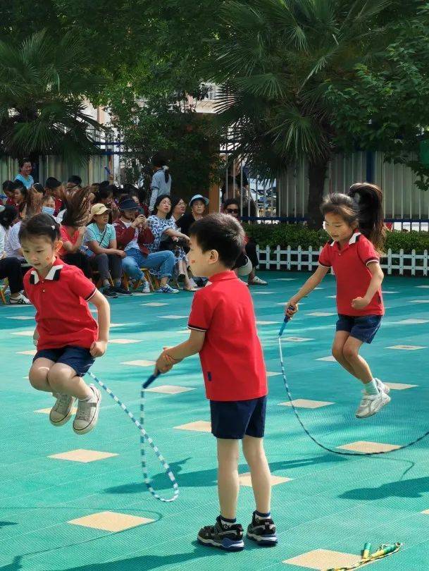 马村区幼儿园(丽景园)大班"花样秀绳"_跳绳_音乐_技巧