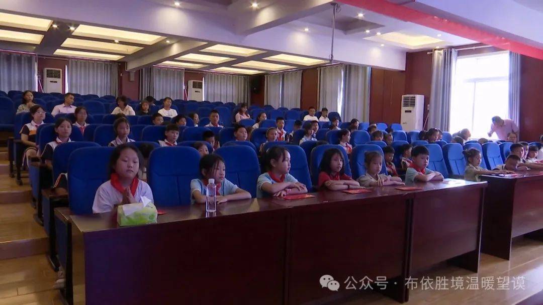 州关工委等一行赴望谟县开展"六一"儿童节帮扶慰问活动