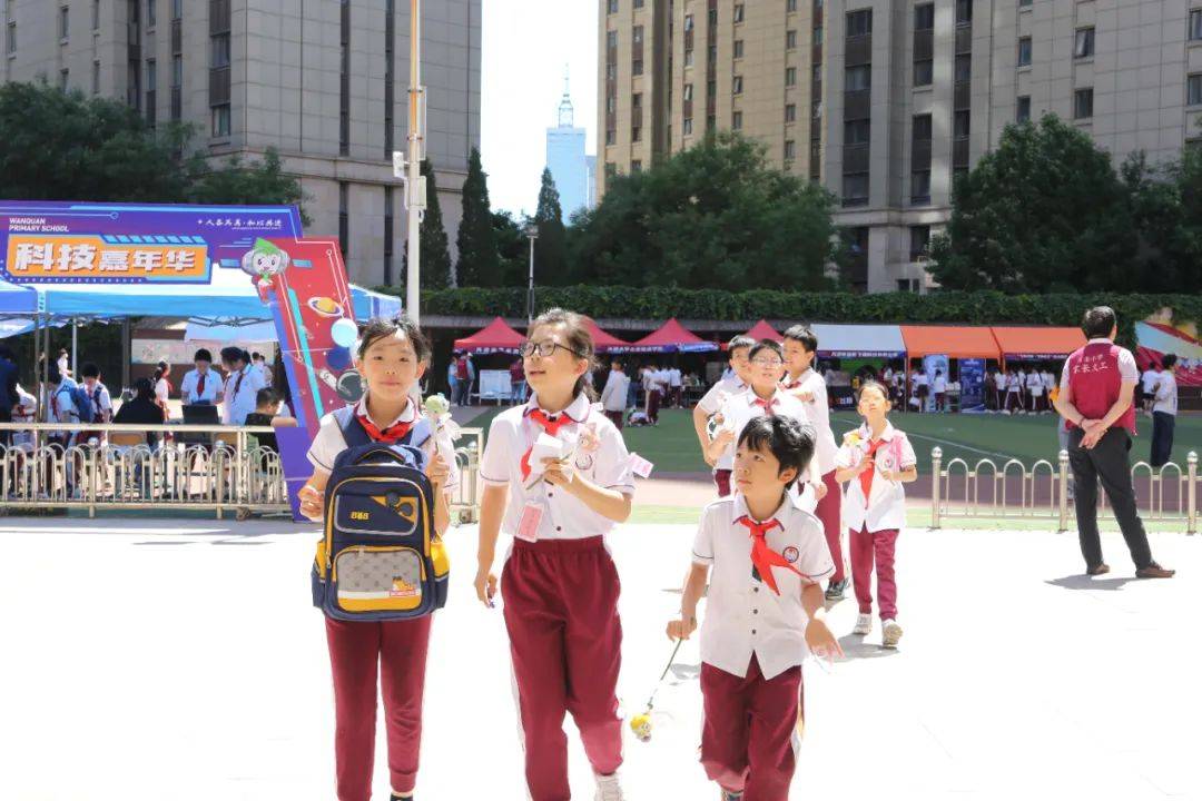 科技点亮"六一" 智趣引领成长——万全小学首届科技嘉年华之大都会