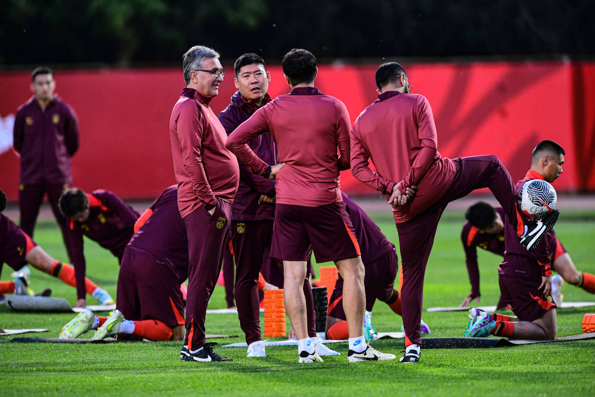 中泰之战首发11人浮现!归化三叉戟联袂登场,国足出线稳了