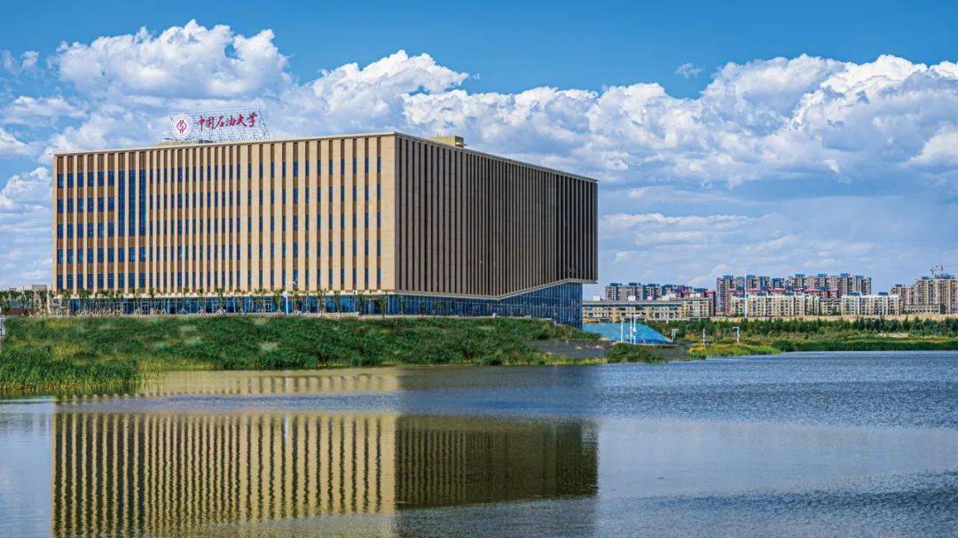 "世界能源大学联盟—准噶尔盆地暑期地质考察夏令营"是在中国国家留学