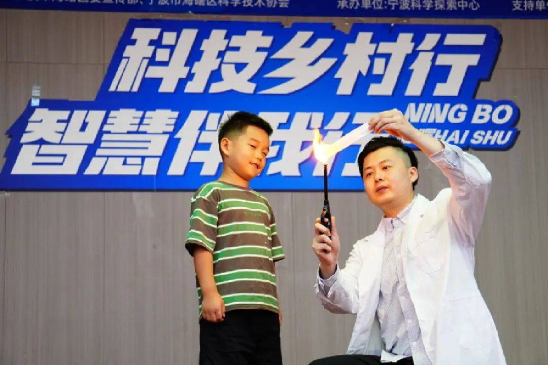 《糖丸爷爷》生动感人,蜜蜂小课堂童趣盎然……5月29日上午,鄞江镇