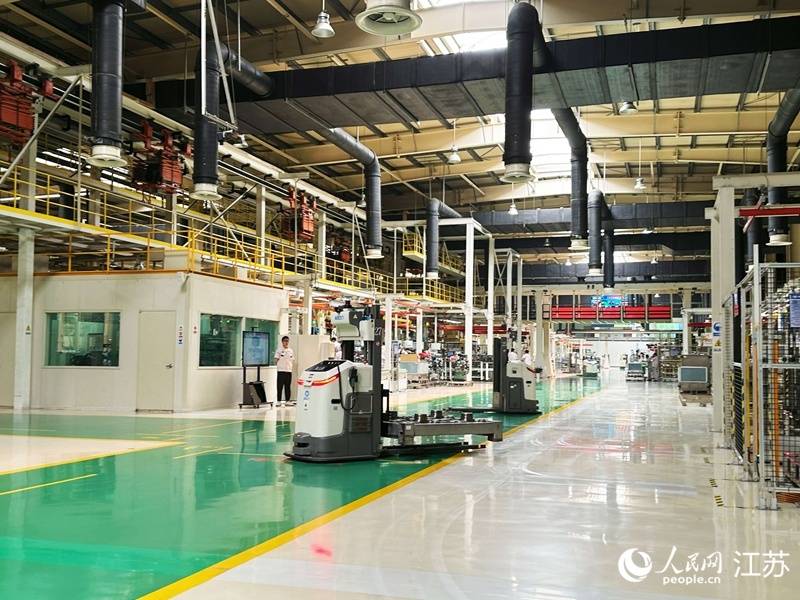 彼时,原一汽解放无锡柴油机厂在无锡惠山建成基地,生产重型车用发动机