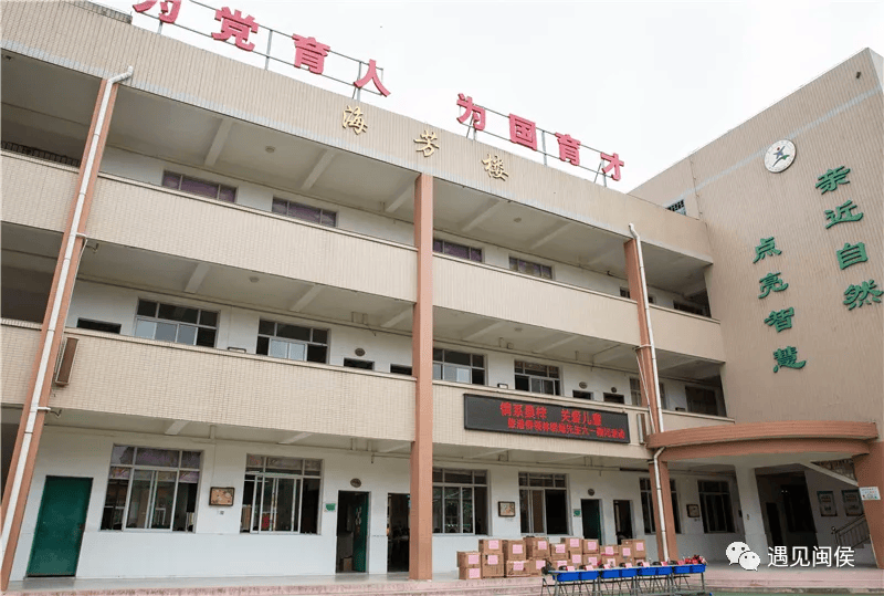 为此,他率先捐赠,推动了闽侯祥谦大桥,尚干大桥的建成.