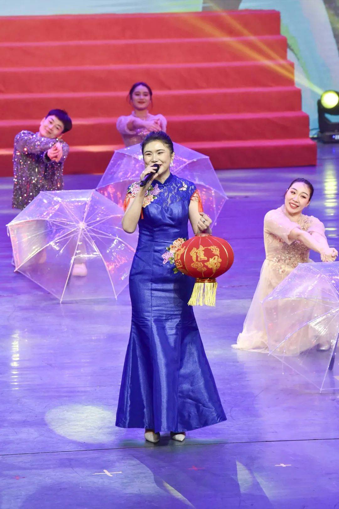 庆祝兵团成立70周年 石河子本土女歌手推出新歌《紫泥泉之恋》