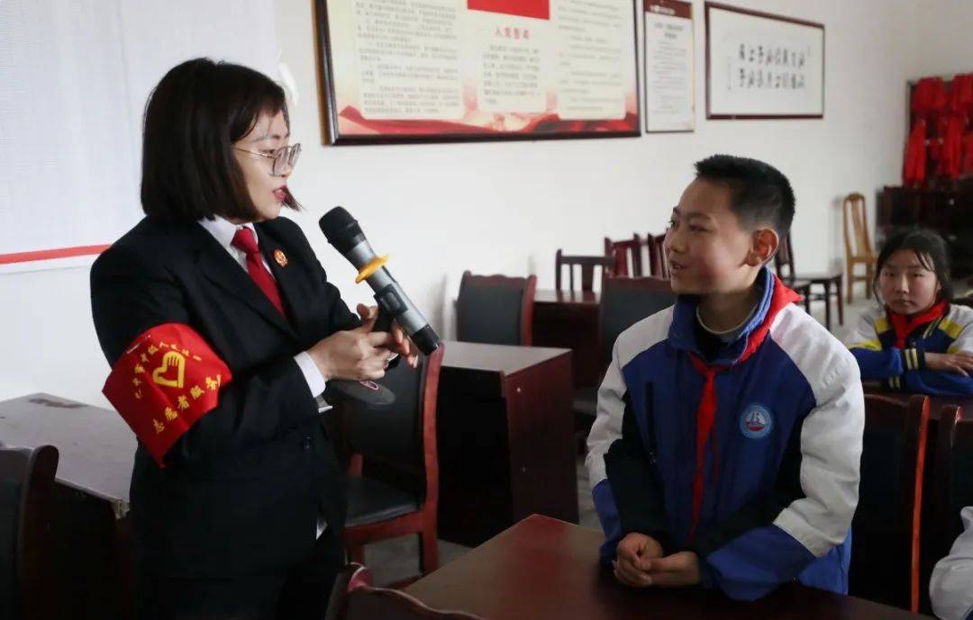 制定《法治副校长工作办法》,全市法院43余名法官,法官助理受聘担任