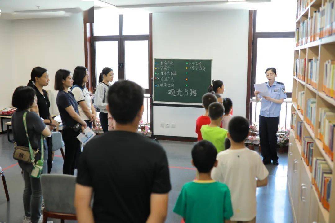 公交分局组织开展"警"彩少年警校,"童"筑平安公交"六一"主题活动