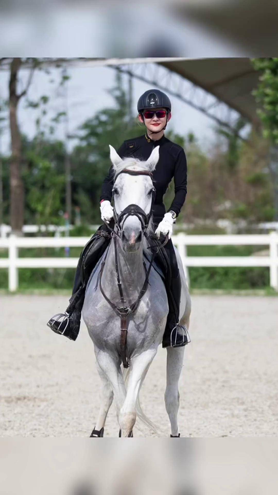 马场马术摄影师:路霸 木囡 小雪女骑 推广马术运动