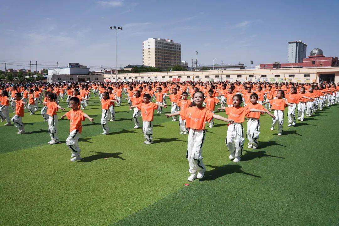 强少年体质 燃艺术人生——定边县东关小学第十四届