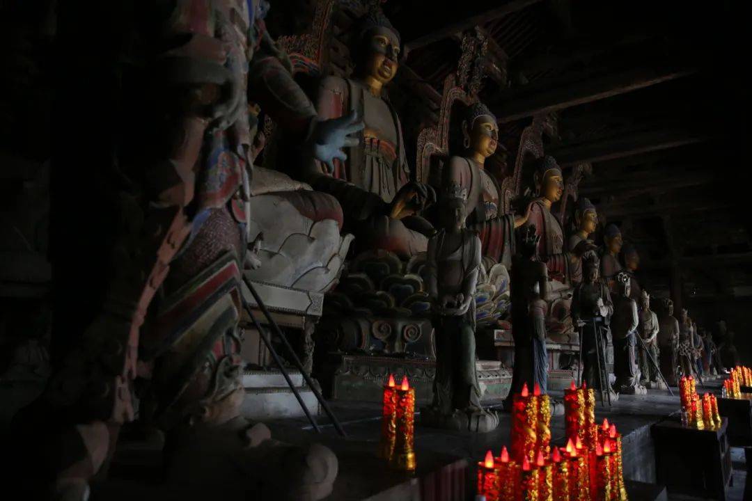 位于辽宁锦州义县的奉国寺建于辽代,集木构,雕塑,建筑彩绘等"辽代三绝