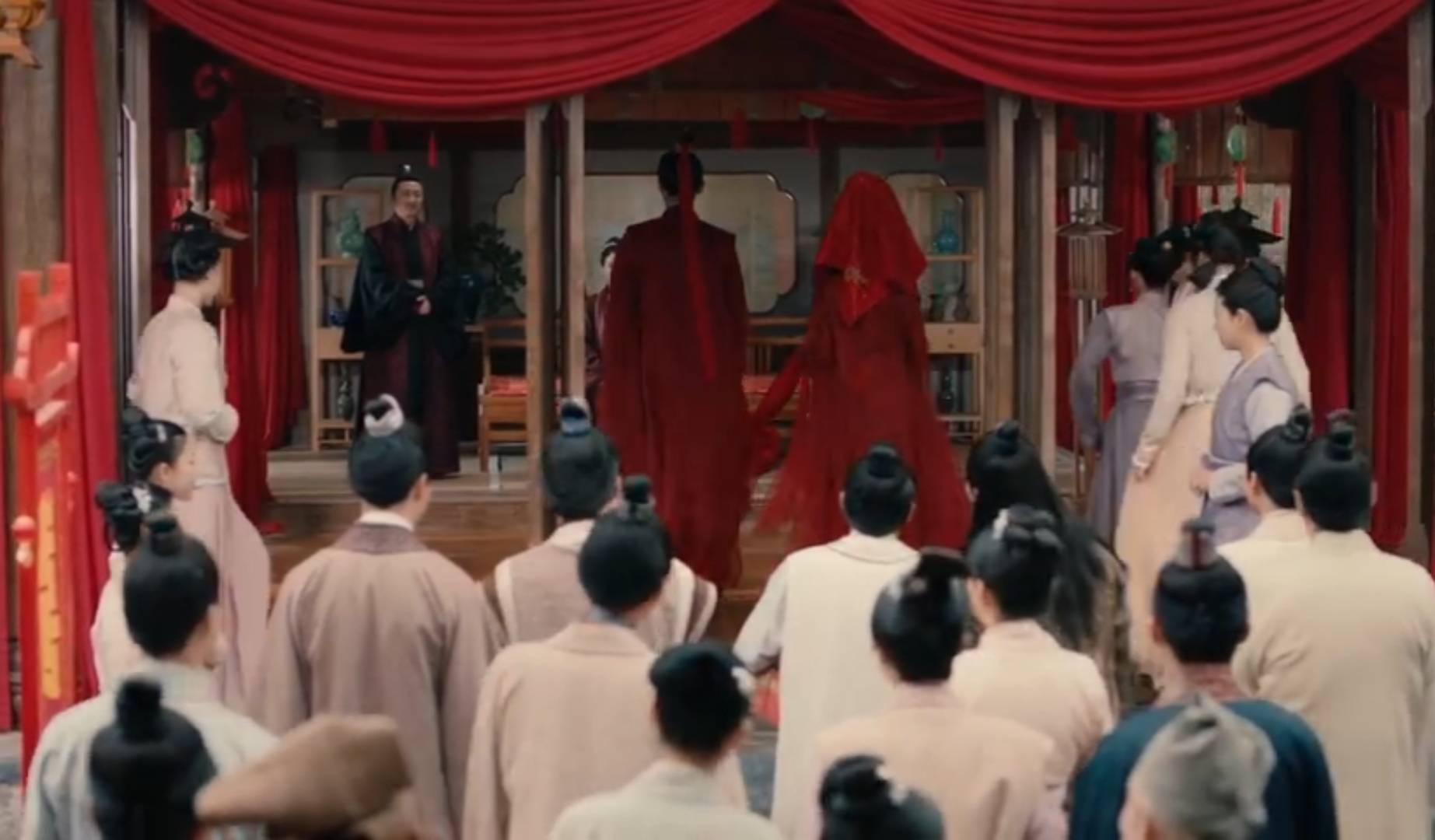 虽然《柳叶摘星辰》为了故事的丰富性和新颖性,加入了不少悬疑,谍战的