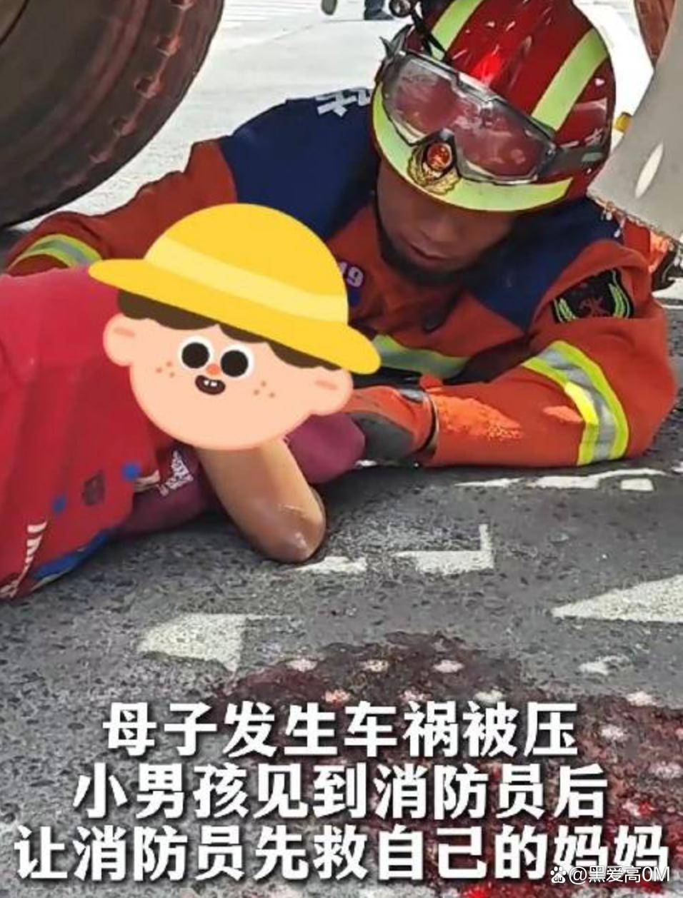 5岁男孩车祸现场跪地哭求:先救我妈妈,感动无数人